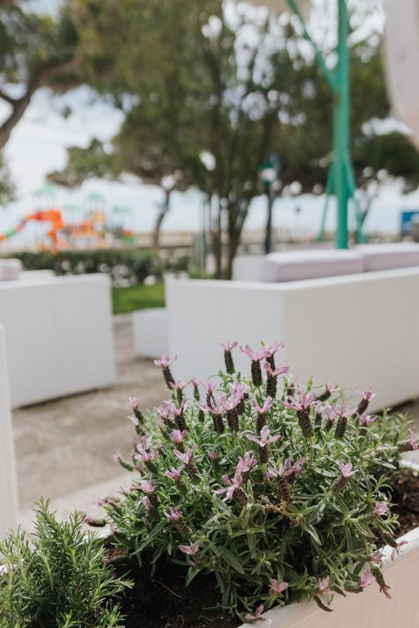 Hotel Villa Franca Lignano Sabbiadoro Exterior photo
