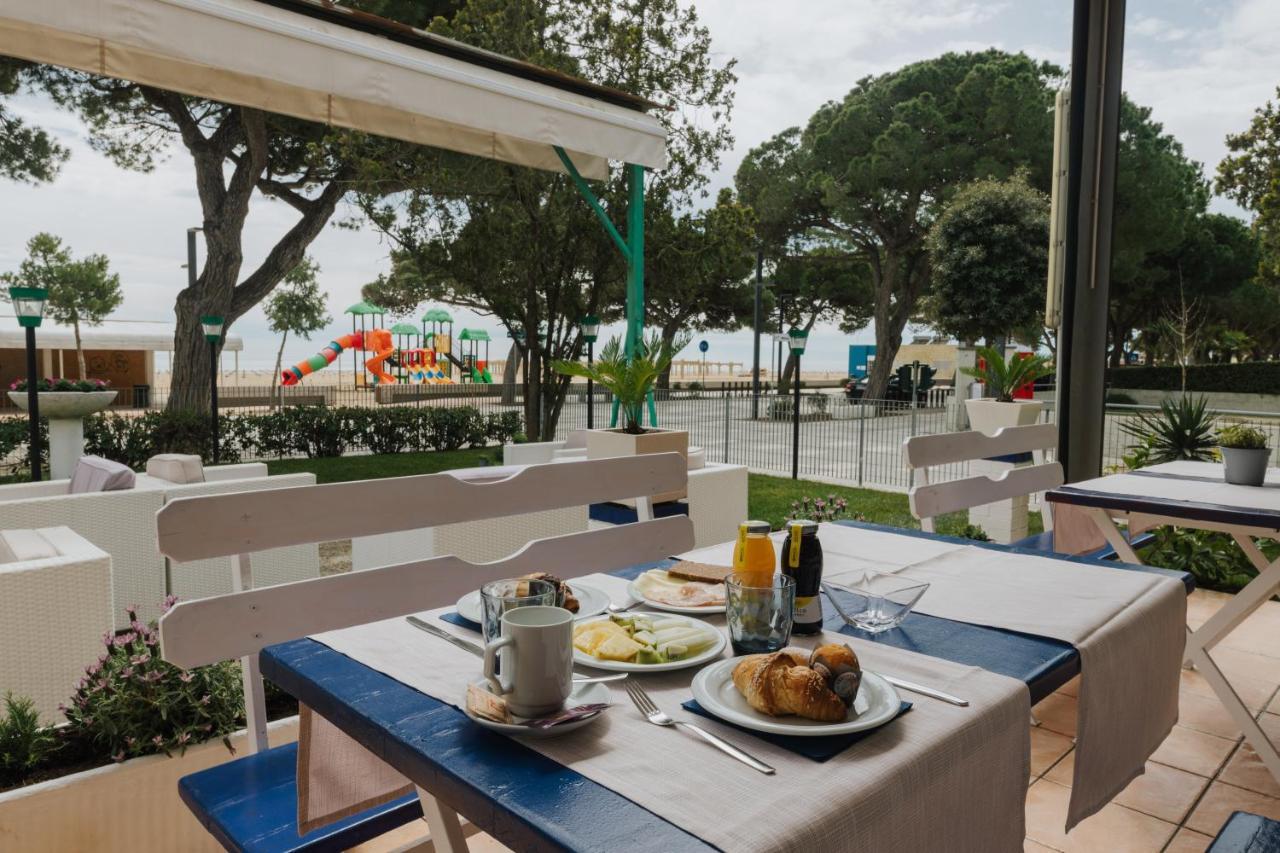 Hotel Villa Franca Lignano Sabbiadoro Exterior photo