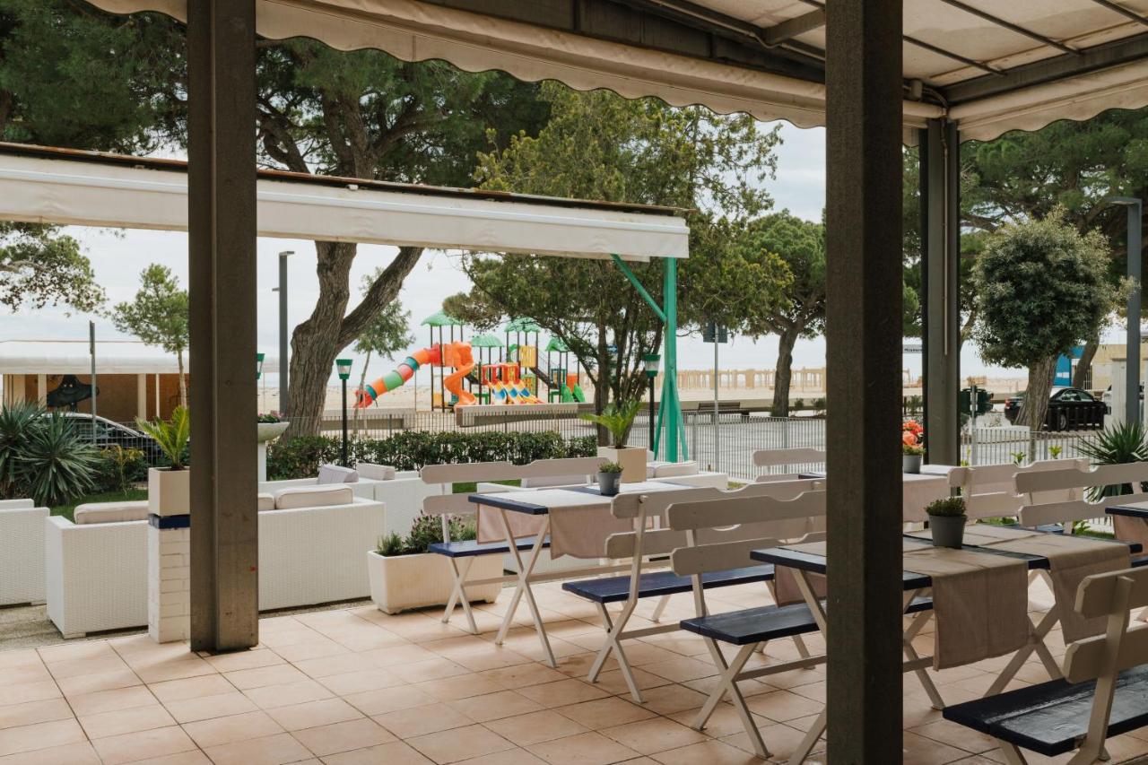 Hotel Villa Franca Lignano Sabbiadoro Exterior photo