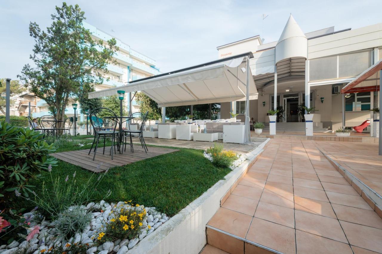 Hotel Villa Franca Lignano Sabbiadoro Exterior photo